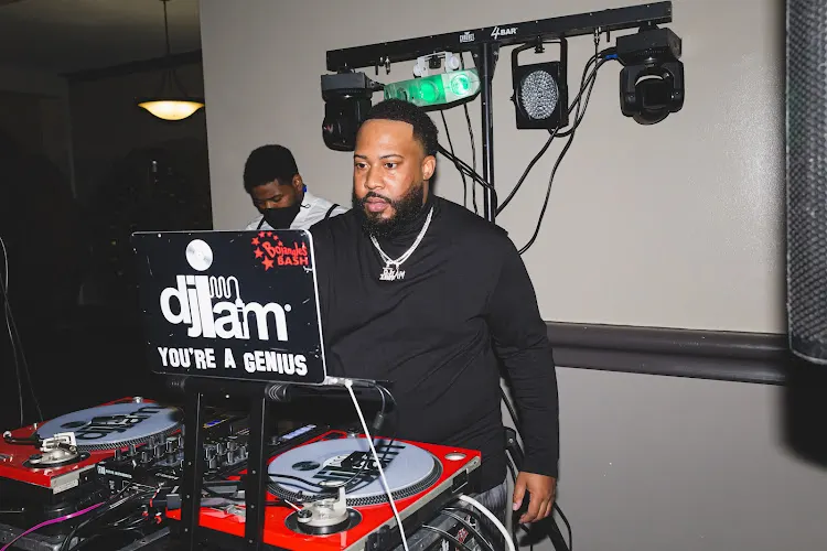 DJ iAM - Corporate & Wedding DJ - music